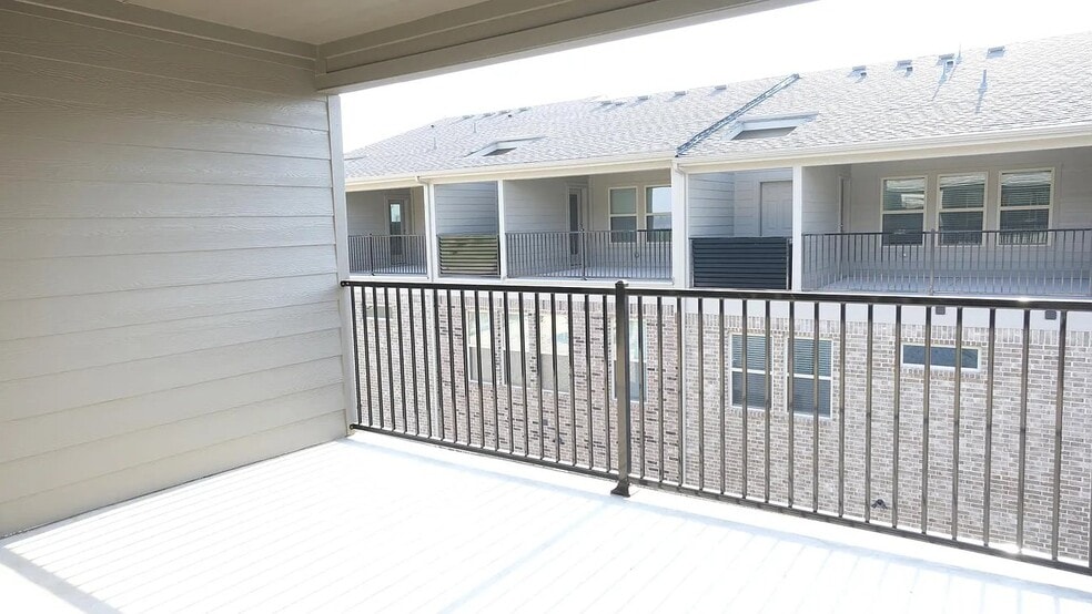 Building Photo - 332 Blackthorne Dr