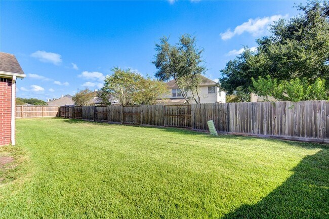 Building Photo - 5527 Gatesprings Ln