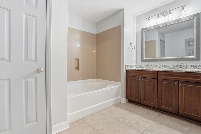 Building Photo - ABSOLUTELY GEORGOUS 2 STORY TOWNHOUSE IN CARY