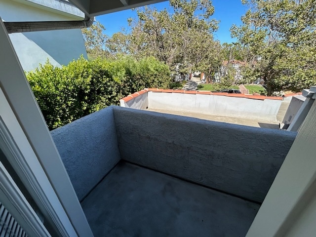 Balcony - 815 N Mansfield Ave