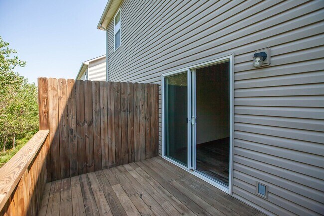 Building Photo - 3D Tour Available - Open Floor Plan + Prestigious Miller Ranch Neighborhood + Beautiful Kitchen!!...