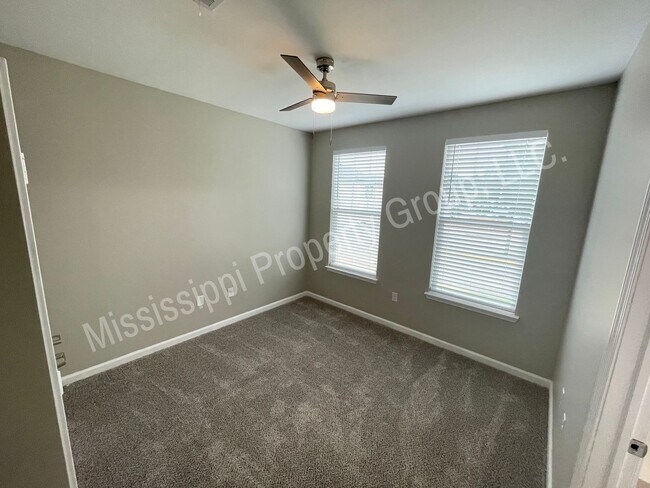 Building Photo - 517 Olive Branch Way