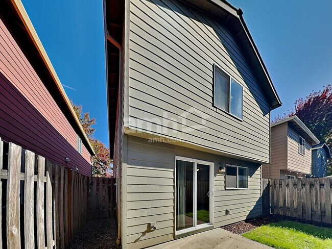 Building Photo - 467 Whitney Dr