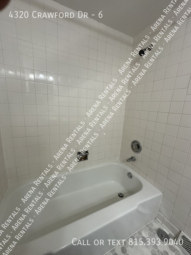 Building Photo - 4320 Crawford Dr