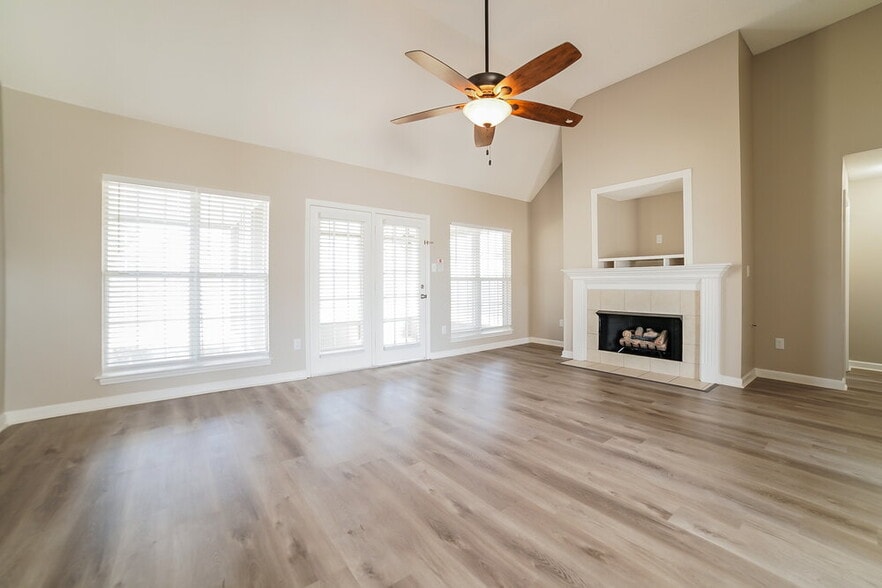 Building Photo - 5696 Nichols Dr