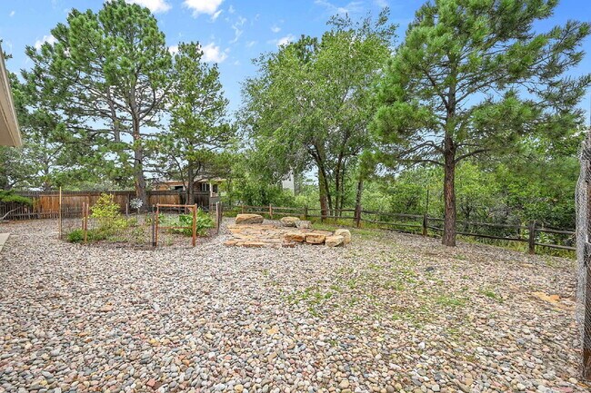 Building Photo - $2,895.00, 4 bed, 3.5 bath, located in Col...