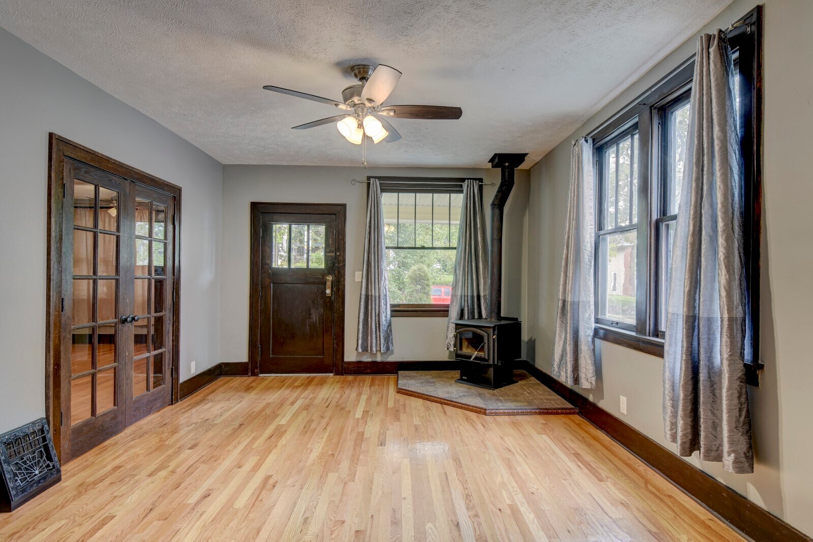 Building Photo - 816 N 43rd St