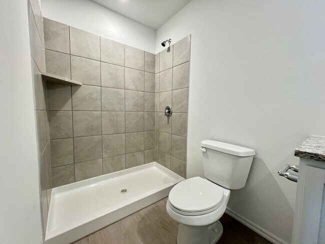Building Photo - ?$500 OFF 1ST MONTH - Mustang School Distr...