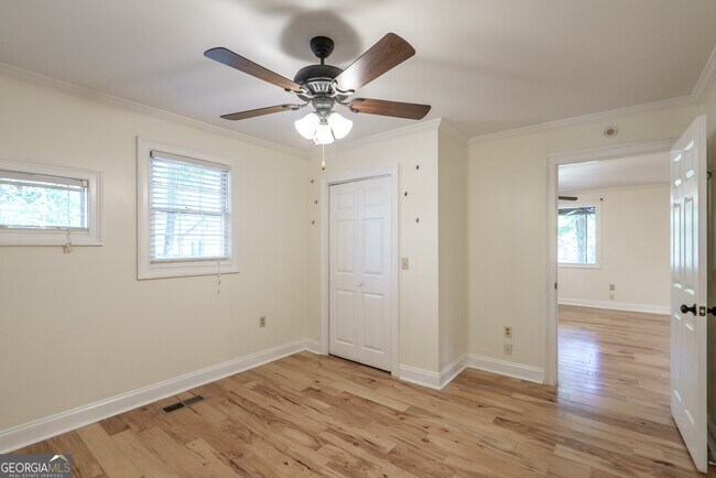 Building Photo - 248 W River Bend Dr