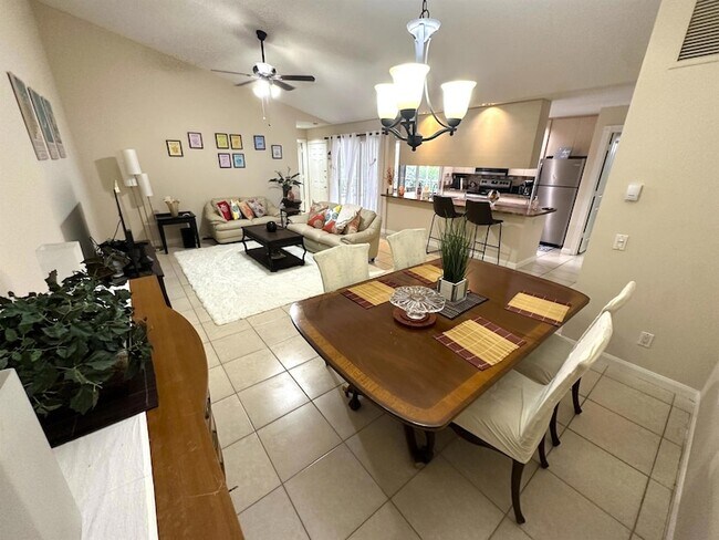 Building Photo - 1702 Silverleaf Oak Ct