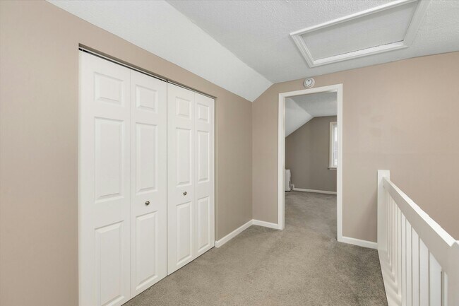 Building Photo - 416 N Kenwood Ave