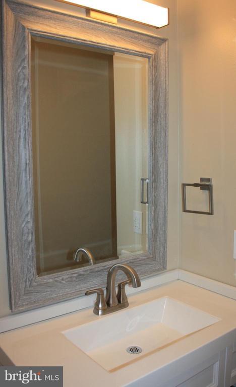 Building Photo - 115 E Kings Hwy