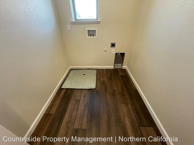 Building Photo - 4 br, 2.5 bath House - 3212 Vintage Drive