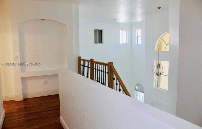 Building Photo - 6002 SW 166th Ct