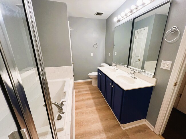 Building Photo - 3030 Barrymore St