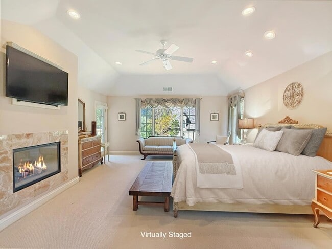 Building Photo - 1526 Hillview Dr