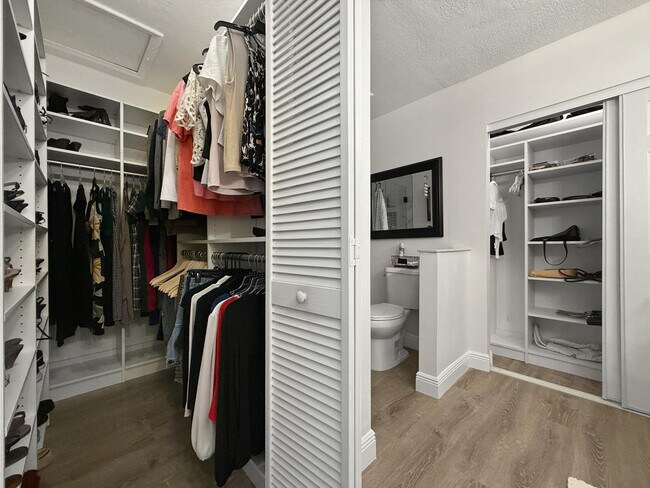 Building Photo - 1021 Flame Vine Ave