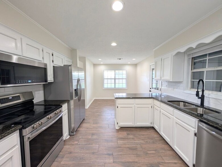 Building Photo - 531 Pine Hills Dr