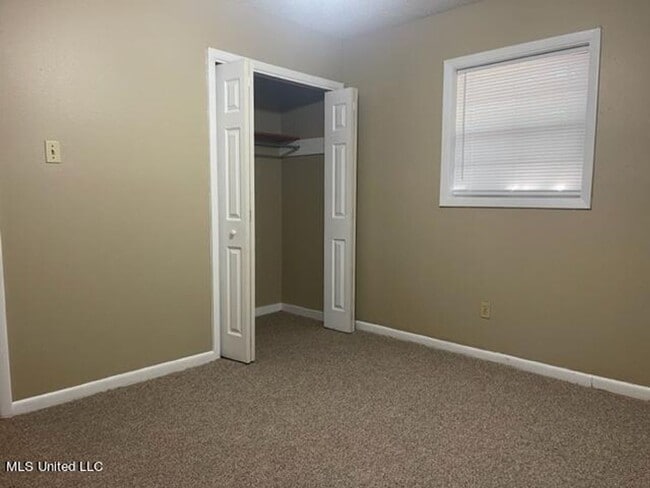 Building Photo - 3 Bed 1.5 Bath in Gulfport
