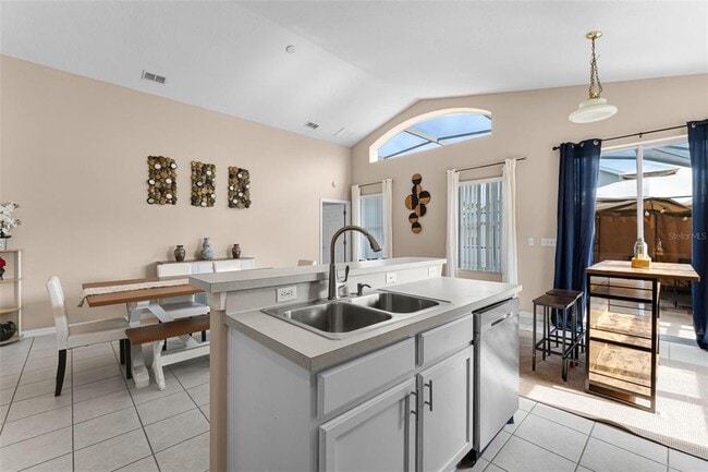 Building Photo - 616 Corvina Dr