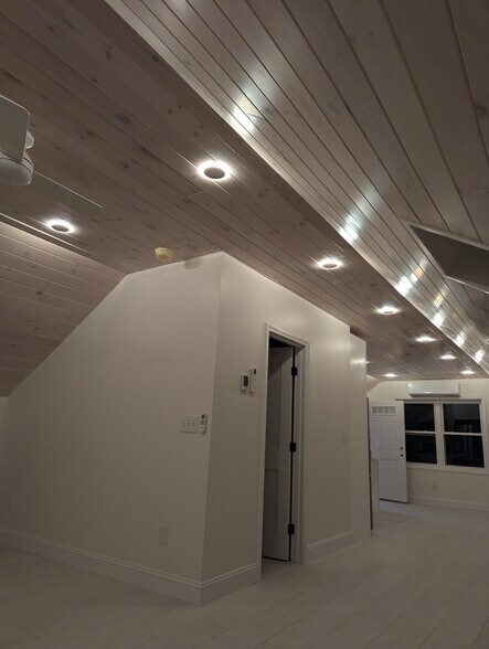 Building Photo - 120 Saltmarsh Pond Rd