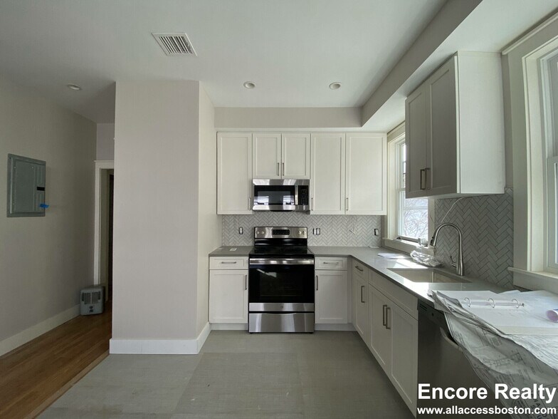 Building Photo - 70 Spring St