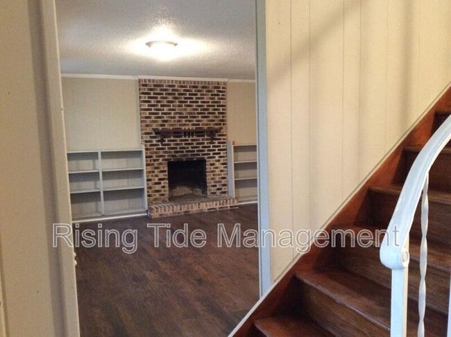 Building Photo - 122 Hillside Rd