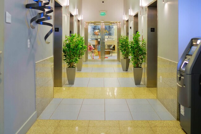 Building Photo - 1200 Brickell Bay Dr