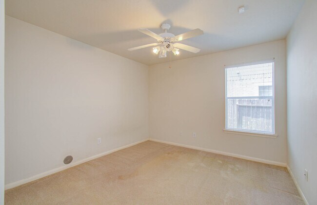 Building Photo - 1519 Mustang Crossing