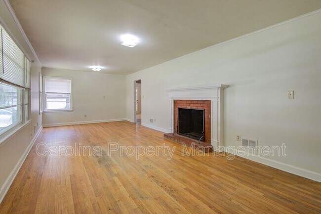 Building Photo - 607 W 19th Ave