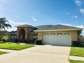 Building Photo - 2065 Thistle Dr