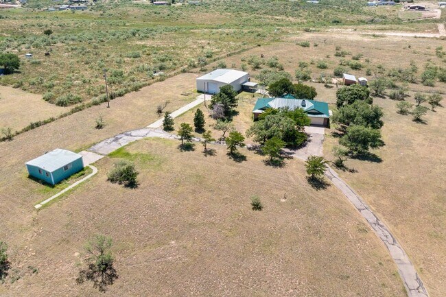 Building Photo - 10401 Arlie Rd