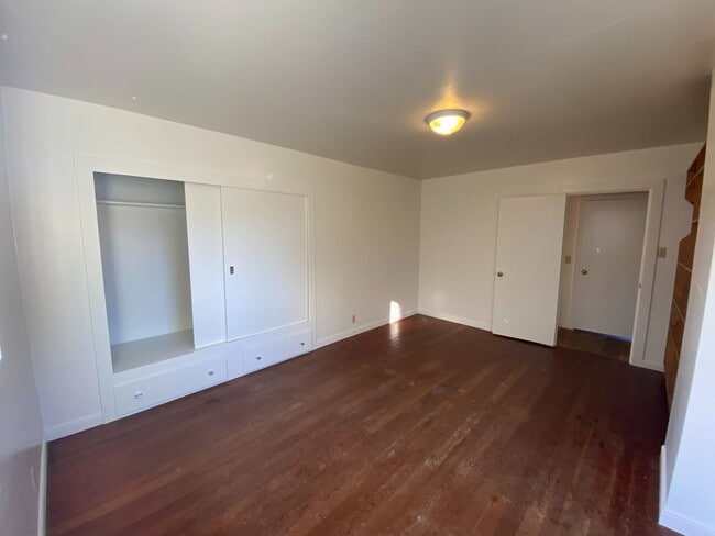 Building Photo - House with Charm, 2/1 with large garage and bonus room & bathroom