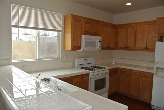 Building Photo - ** COMING SOON!!! ** Updated 4 Bedroom, 2 1/2 Bathroom House in Pittsburg Gated Community