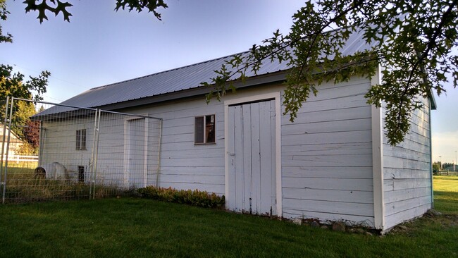 Building Photo - Large Home in Dalton Gardens