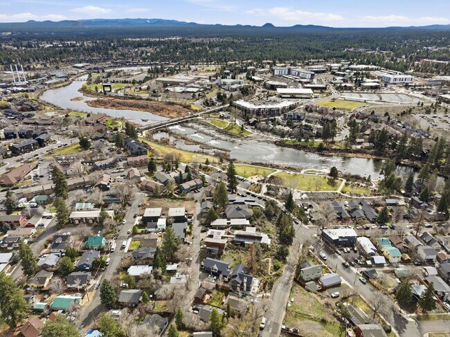 Building Photo - Beautiful 3-Bedroom Home Above Miller’s Landing with River and Mountain Vistas