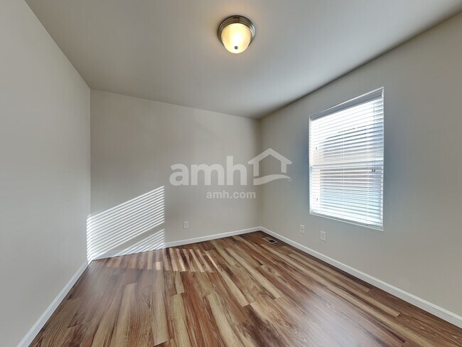 Building Photo - 2741 Link Ave