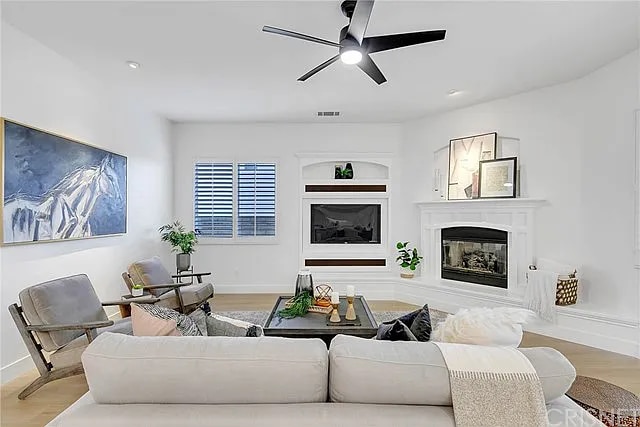 Building Photo - 24942 Greensbrier Dr