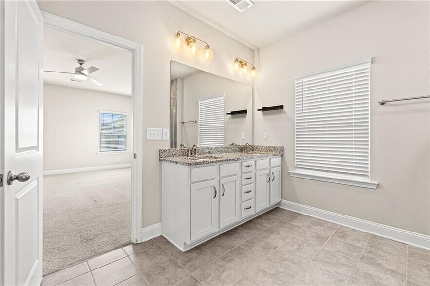 Building Photo - 156 Adams Cir