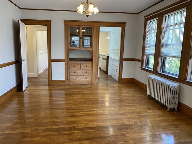 Building Photo - 22 Colonial Ave