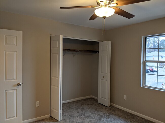 Building Photo - 25D Pine Ln