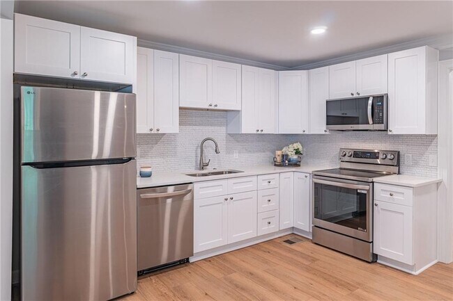 Building Photo - 27 S Riversong Ln
