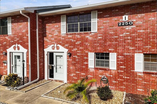 Building Photo - Rental Unit in Daytona Beach offering easy access to major roadways including I-95 and I-4