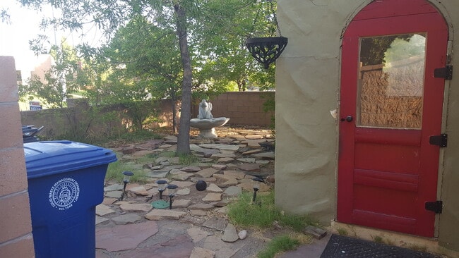 Building Photo - UNM - NOB HILL 2 Bedroom HOUSE 1  Bath PARKING