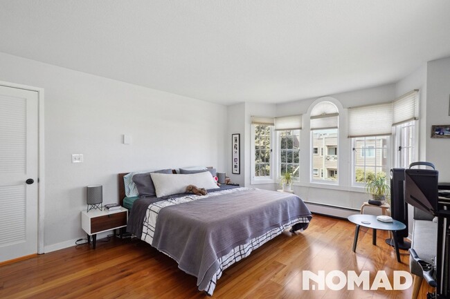 Building Photo - Inviting 4BR Urban Oasis in Central SF – V...