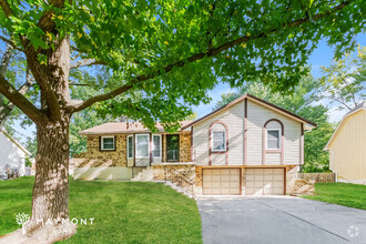 Building Photo - Stylish 3-Bedroom Retreat in Gladstone, MO