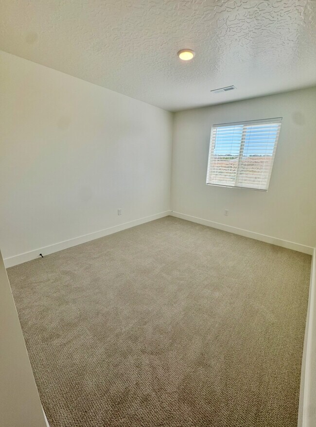 Building Photo - 5718 S Weehawken Ln