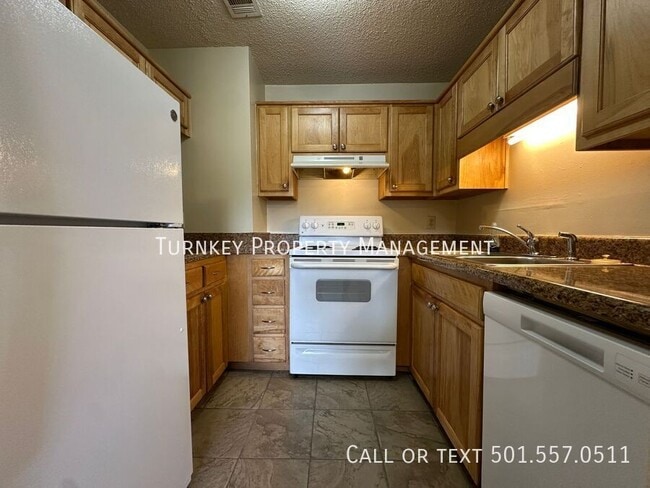 Building Photo - 418 Shadow Oaks Dr
