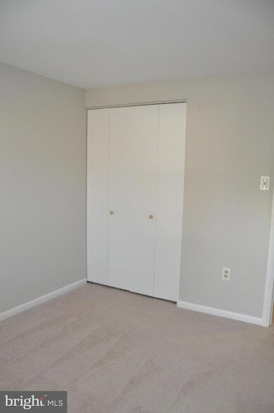 Building Photo - 9705 Glen Ave