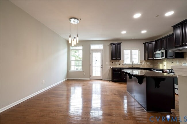 Building Photo - 1903 Old Brick Rd